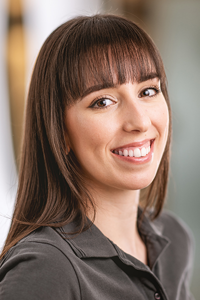 Cindy Ferreira Mendes Trapp, Zahnmedizinische Fachangestellte